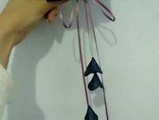 换了金银纬带做的，蝴蝶结也换了3.8cm的。。。变宽了所以只放一朵花不好看，后来又添了三朵小的😂😂