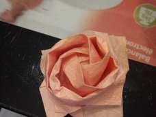 我竟然成功了，终于做出了好看的纸玫瑰