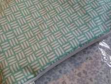 手工缝的，歪歪扭扭。上拉锁的时候有点困难，不知道怎么压。处女缝做，凑合用😊