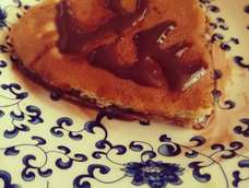 手残只能上模具,没有豆沙只能用巧克力酱,巧克力溢出,好丑!((유㉨유))