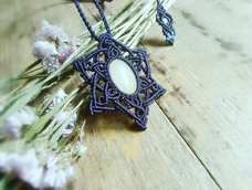 六芒星项链
简单的重叠
就像秋意渐浓的落叶的痴缠