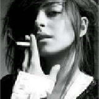 [명사] 단신. 女神