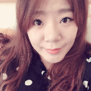 爱毛毛的小女孩