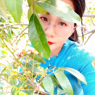透过云层洒进光