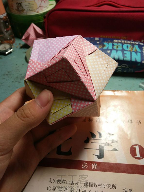 个人感觉12张纸拼起来的缝隙小一些