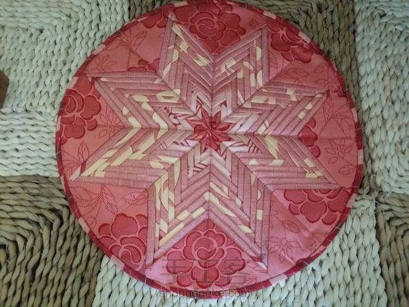 换个样子的拼布坐垫 第2张