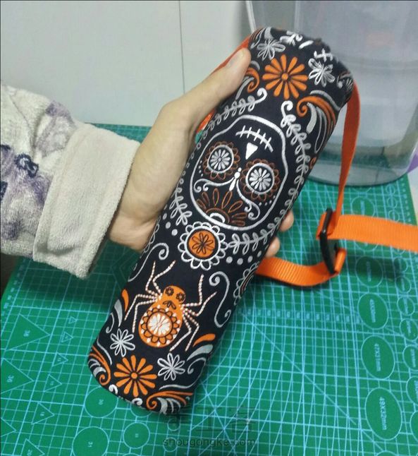 旧物改造:布头+旧腰带+猪鼻扣=崭新出炉的保温杯套 第8张