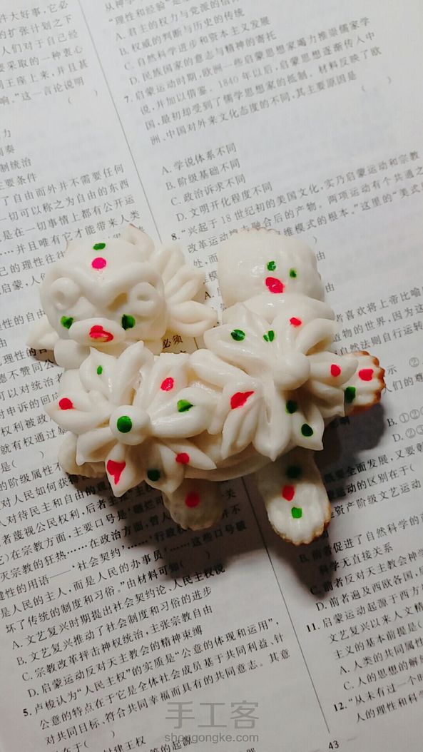 今年又捏了很多，最喜欢的就是放在灶台上烤的干干的焦黄的嘎嘣脆的面人人了。图二图三都是同学送的(◍ ´꒳ ◍) 第3张