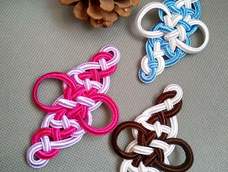 感谢教程，谢谢指点🙏🙏🙏
做了三个，改天有空加上流苏再粘到发夹上做成发饰🎀🎀🎀