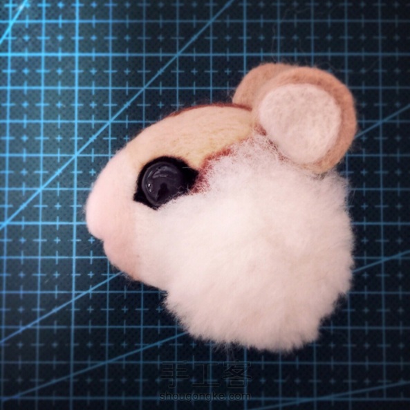 羊毛毡松鼠胸针