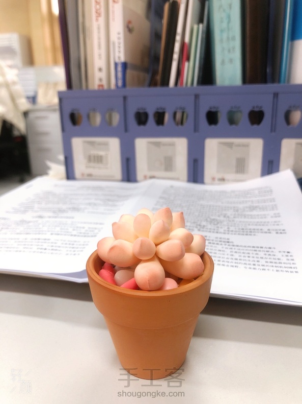 粉嫩嫩～尖尖上色用的眼影，这个挺好上手的，注意饱满度就好，小伙伴们都来试试呀！