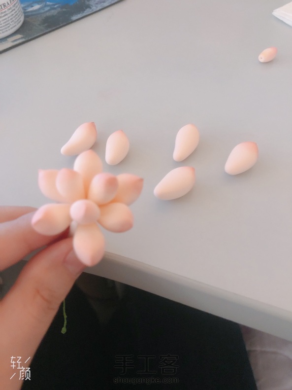 粉嫩嫩～尖尖上色用的眼影，这个挺好上手的，注意饱满度就好，小伙伴们都来试试呀！ 第1张