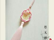 主要是想记一下小花儿的用用线量,花心绕线(中间那根线)25cm,花瓣儿(左边那根线)6个雀头结50cm,花轴(右边那根线)20cm