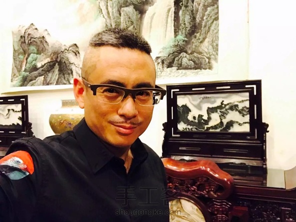 经过几年，手工做的金丝楠木眼镜已经包浆，我也成功减肥，一起晒下