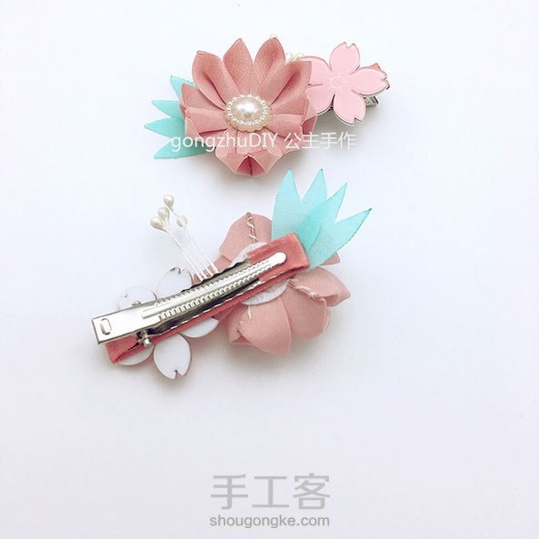 日系樱花布艺发夹，依然是藕粉色的甜美少女风。🎀
结合亚克力樱花搭配🌸，很极致的小清新。

【公主手作】教程已发。 第3张