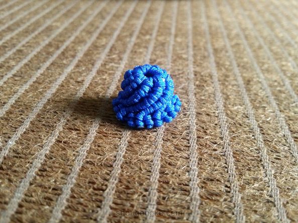 最后不知道怎么弄😊，做出个草帽了