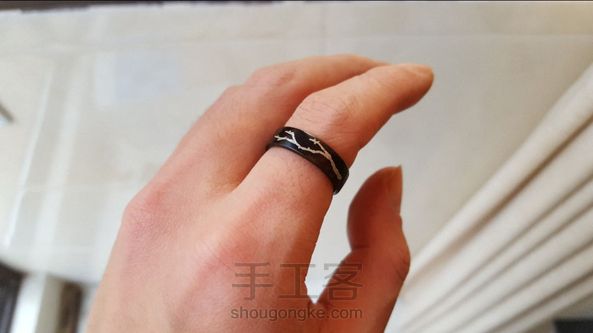梅花，钱银粉。自己画的稿，还像那么回事吧🤣