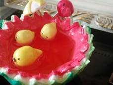 夏天到了,和鸟儿一起去西瓜游泳池玩吧。