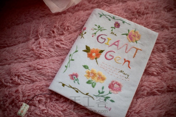 刺绣书套，完成啦[胜利]可以忽略厚度包裹住任意A5大小的书籍📚或者本子📒。从设计配色刺绣缝合熨烫～超开心的过程[愉快] 第2张