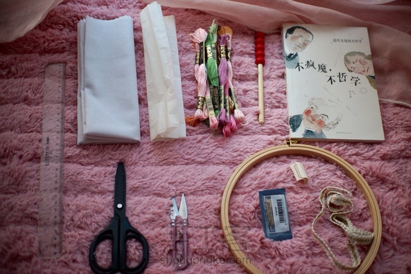 刺绣书套，完成啦[胜利]可以忽略厚度包裹住任意A5大小的书籍📚或者本子📒。从设计配色刺绣缝合熨烫～超开心的过程[愉快] 第7张