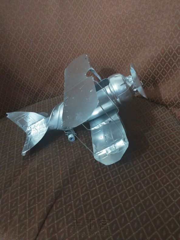 上面的翼粘反了，不过还挺好看的。