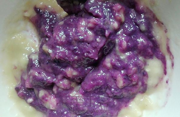 香蕉燕麦坚果棒，甜味完全来自食材本身，成品口感略带韧性，可做下午茶点心，无油无糖也适合健身人士补充能量，也可以像我一样烤干一点看电视时拿来磨牙用😝 第3张