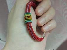 交个作业。过程挺折腾的，一开始没有好的固定方法，接下来断线又少线，编到一半看到面目全非的样子差点放弃了，还好最后坚持编完了。太虐了编完手疼死了。