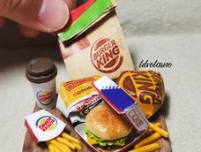 每年都要做的汉堡🍔今年微缩的是Burger King的小场景😜希望新年每天都能吃好都能吃“堡”😝

新年快乐❤️我的各位小心肝儿～😘爱你们😍谢谢你们的每一次陪伴☺️