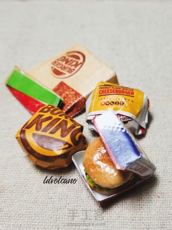 每年都要做的汉堡🍔今年微缩的是Burger King的小场景😜希望新年每天都能吃好都能吃“堡”😝

新年快乐❤️我的各位小心肝儿～😘爱你们😍谢谢你们的每一次陪伴☺️ 第1张