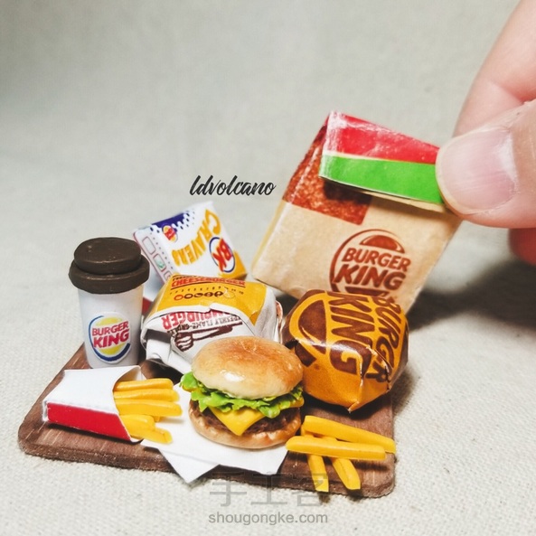 每年都要做的汉堡🍔今年微缩的是Burger King的小场景😜希望新年每天都能吃好都能吃“堡”😝

新年快乐❤️我的各位小心肝儿～😘爱你们😍谢谢你们的每一次陪伴☺️ 第6张