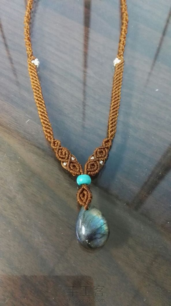 拉长石锁骨链。