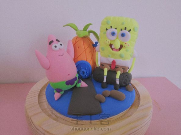 做成了一个小场景，有派大星、海绵宝宝就足够温馨了～
海绵宝宝有教程的哦