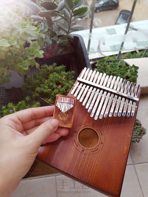 拇指琴，四分之一。