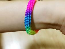 看到人家发的，很喜欢，花了一天才编了一个，相当手疼啊，看上去没有蜡线的有感觉，看来该购入新的线了