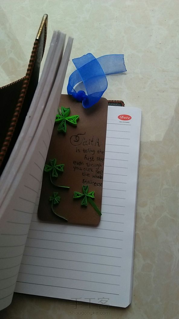 衍纸书签用的时候是这样的效果哦，之前有小伙伴说担心厚不好用，完全没有呐！