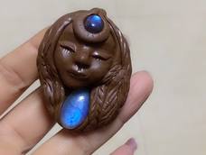 第一次捏这东西,无从下手啊,好难好难,不知道鼻子👃🏻嘴巴怎么弄才好。好丑啊😱