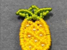 感谢老师的教程，很可爱的小菠萝，制作也很简单，就是珠子要小一点，需要孔能穿过2根线的，我选珠子重新编了两次