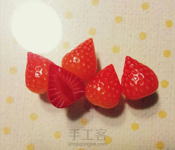 【mini软陶草莓🍓】教程已发，记得点赞，收藏，关注哦！么么哒～😚😚😚😚 第2张