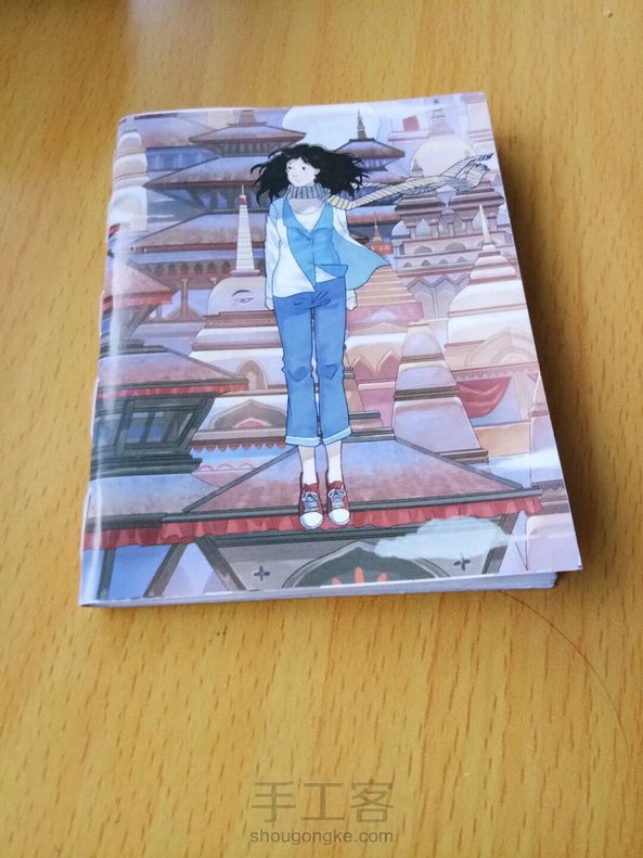 等风来的明信片，好看的不得了，爱不释手呢！！！（主要是明信片选的好，刚好正面女主，反面男主）但线有点缝歪了。。。 第2张