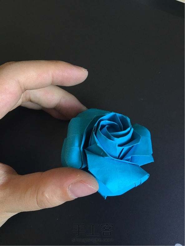 这个教程比我之前看的佐藤玫瑰基本型的折法要好看些   也好学一些