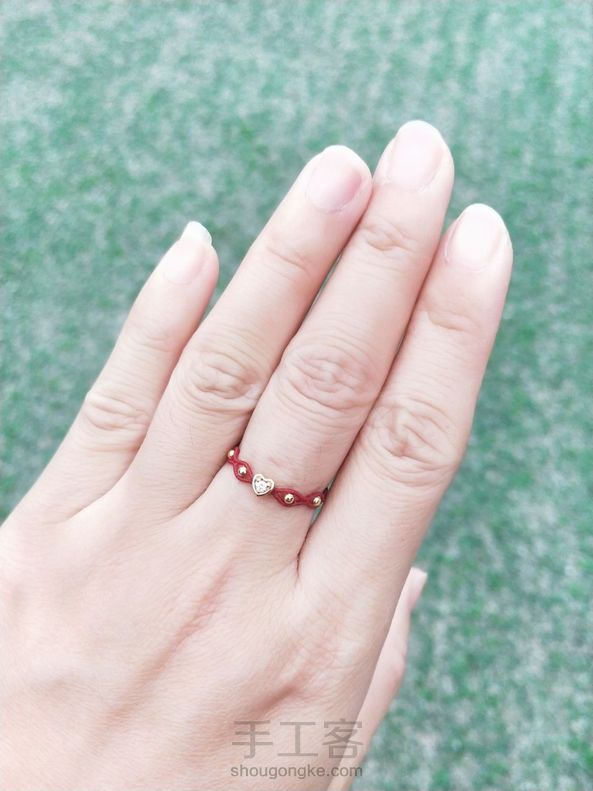 冰冰老师这款戒指真好看。又百搭，单戴叠戴都好看。自己戴的都用真金真钻😘