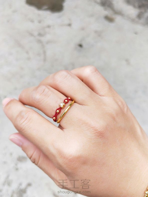 冰冰老师这款戒指真好看。又百搭，单戴叠戴都好看。自己戴的都用真金真钻😘 第1张