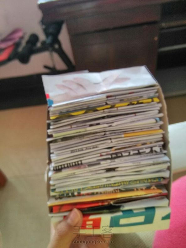 做了好久，用广告纸，整个书都给我做完了