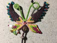 一直很喜欢诗诺女神的这款蝴蝶耳环,只是一直没有动手,今天忍不住用蜡线仿了,没有脱蜡。还需要加强细节。跟原版没办法比。第二张是原版。嘿嘿