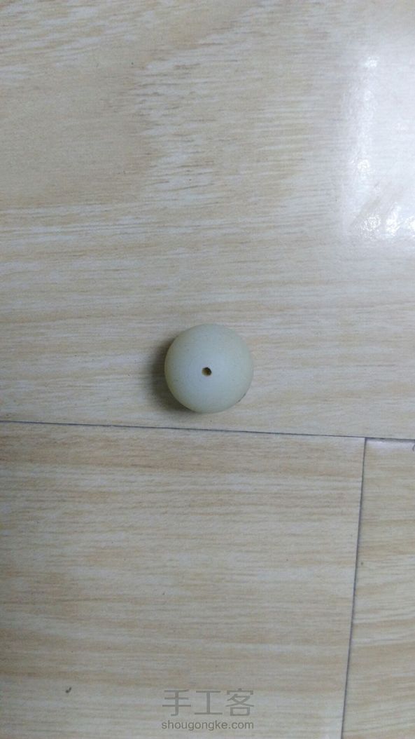 这是我第一次磨的菩提用的工具是手电钻、修圆器、0.2钻头一个没买固定轴就用钉子将就一下了，砂纸用80目粗磨，800目细磨1000目抛光，最后用牙膏打一下就可以了。 第6张