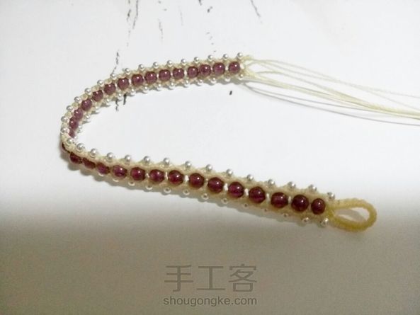 跟老师学习的作品，第一次用蜡线编制，用跟非常小的珠，眼睛都要瞎了，但是成品很优美，值了！