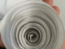 废纸练习！！！直接卷的，卷完松开就这个样子！后面不知怎么做了！哈哈😄太丑了！喜欢折纸。。。。。