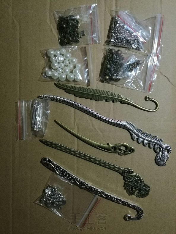 我做的还挺好看的吧😍😍！！其实看着简单，做起来好难啊！！要万分的仔细才行呢，但是做好以后好有成就感啊😊😊😝😝