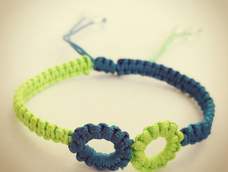 紧着手头的线头做的，配色差了些