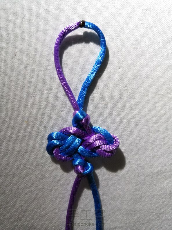 好容易学的祥云结，不可以吊太重的东西，容易变型